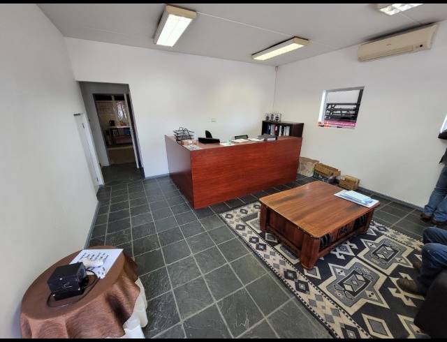 405M² WAREHOUSE TO LET IN STIKLAND INDUSTRIAL